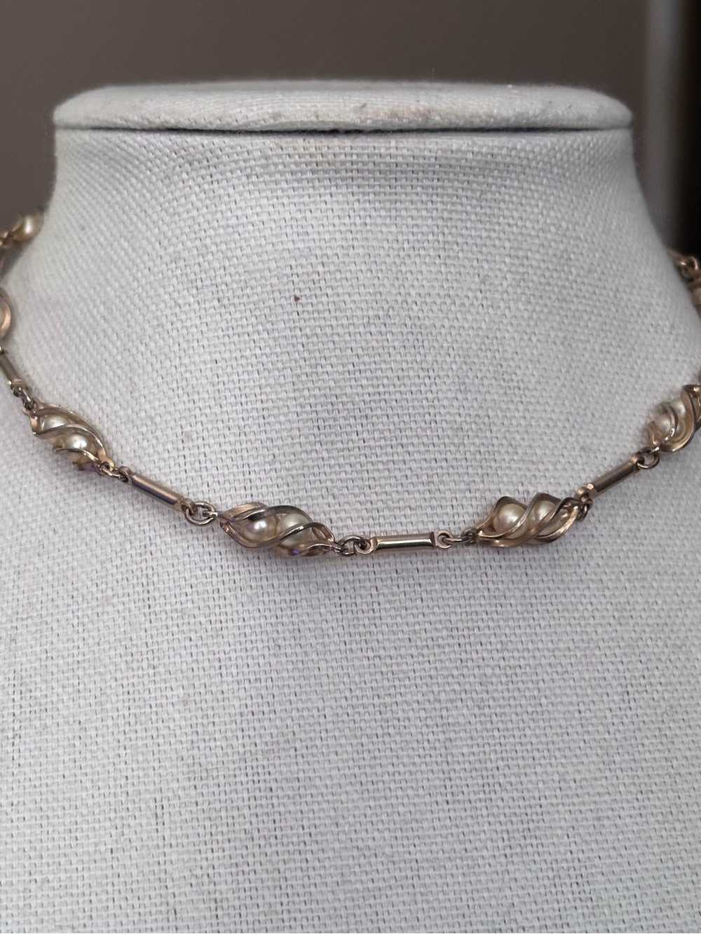 3/$20 VTG Sarah Coventry Faux Pearl Gold Tone Choker Necklace